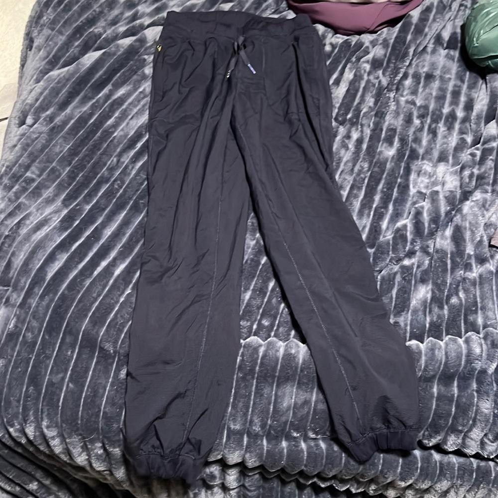 Lululemon joggers with button sides size 6, navy